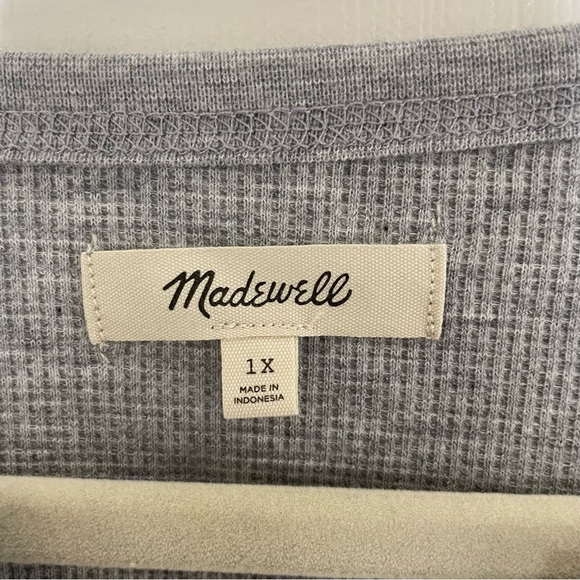 Madewell Gray Thermal Cotton Blend Short Sleeve Top in Size 1X - Picture 3 of 4
